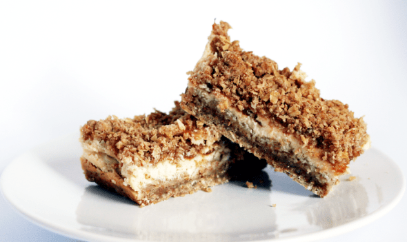Apple Crumble Cheesecake Bars