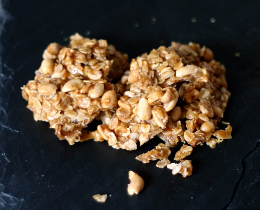 Oat Brittle with Peanuts