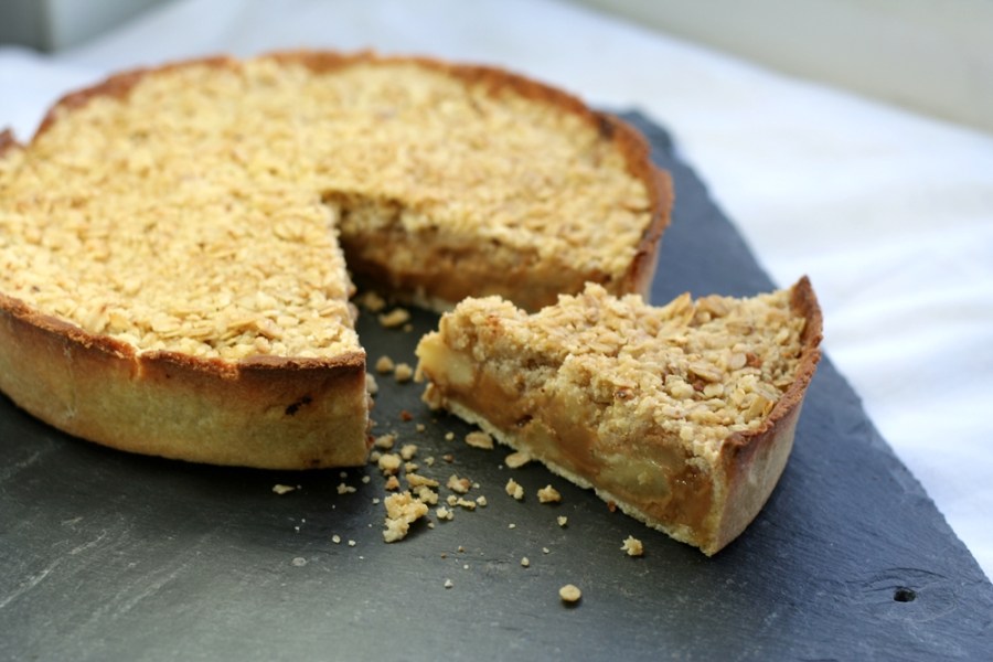 Caramel Apple Crumble Tart