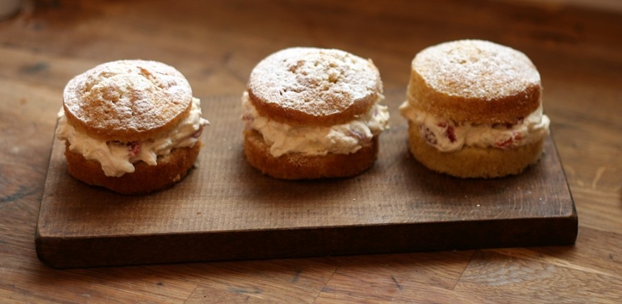 Mini Meringue Cakes